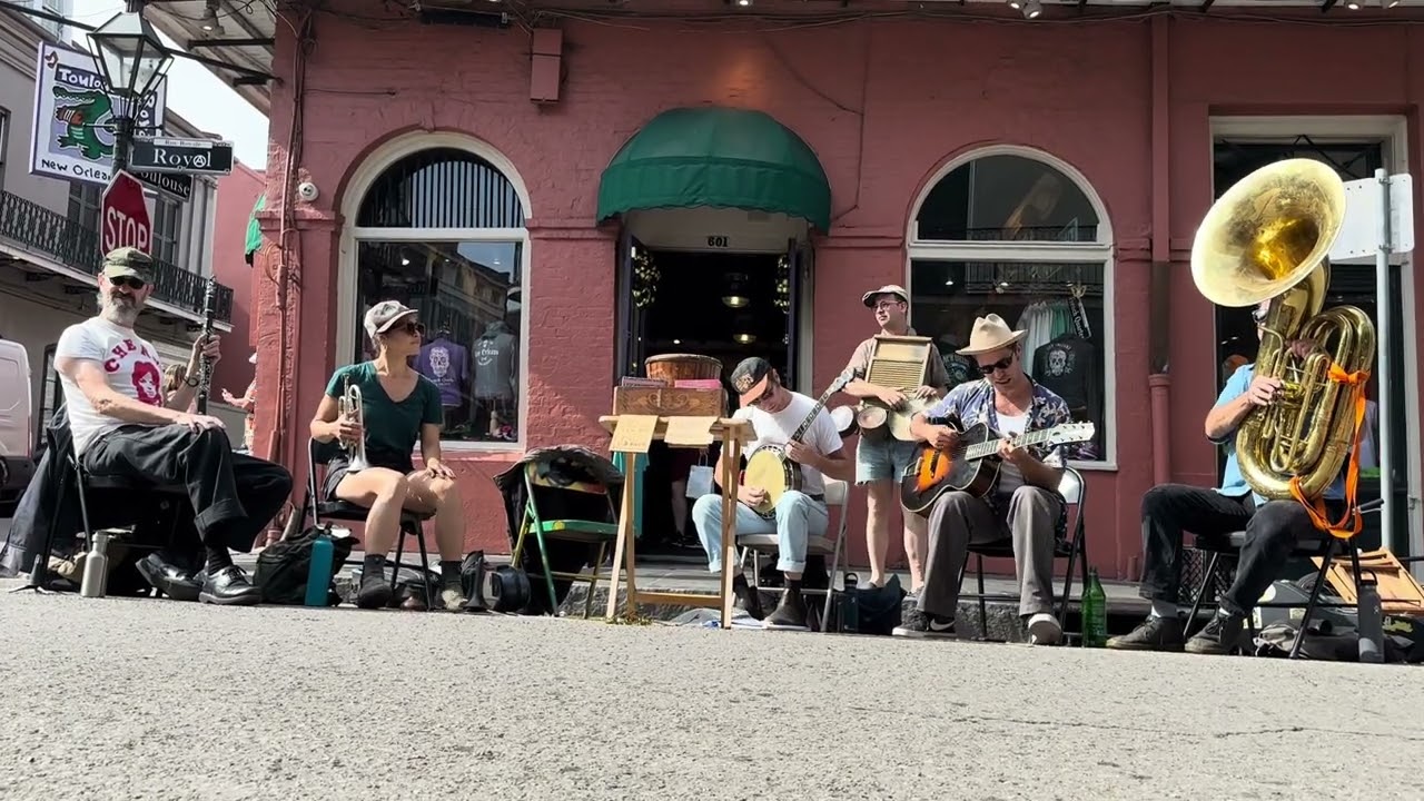 Just Like Two Drops Of Water. Tuba skinny busk on Royal