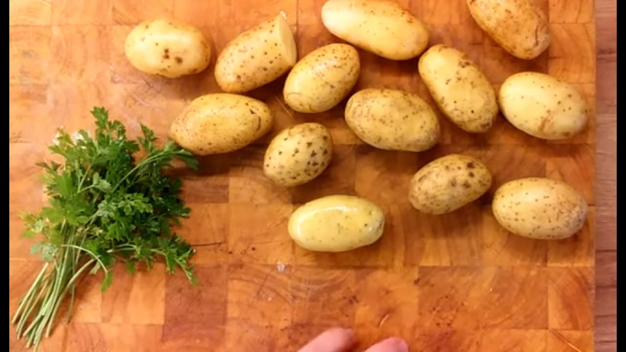 Héjában sült burgonya a legegyszerűbben, sütőben sütve , joghurtos öntettel !
