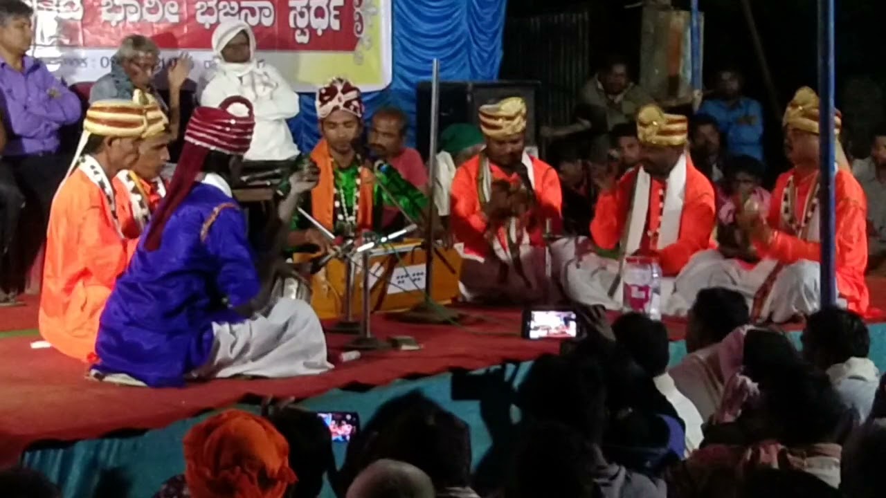 ಶ್ರವಣಕುಮಾರ ಮಾಸ್ಟರ್ ಸವಟಗಿ ಗ್ರಾಮದಲ್ಲಿ ನಡೆದ ಭಜನಾ ಸ್ಪರ್ಧೆಯಲ್ಲಿ ಬಹುಮಾನ ಪಡೆದ ತಂಡ