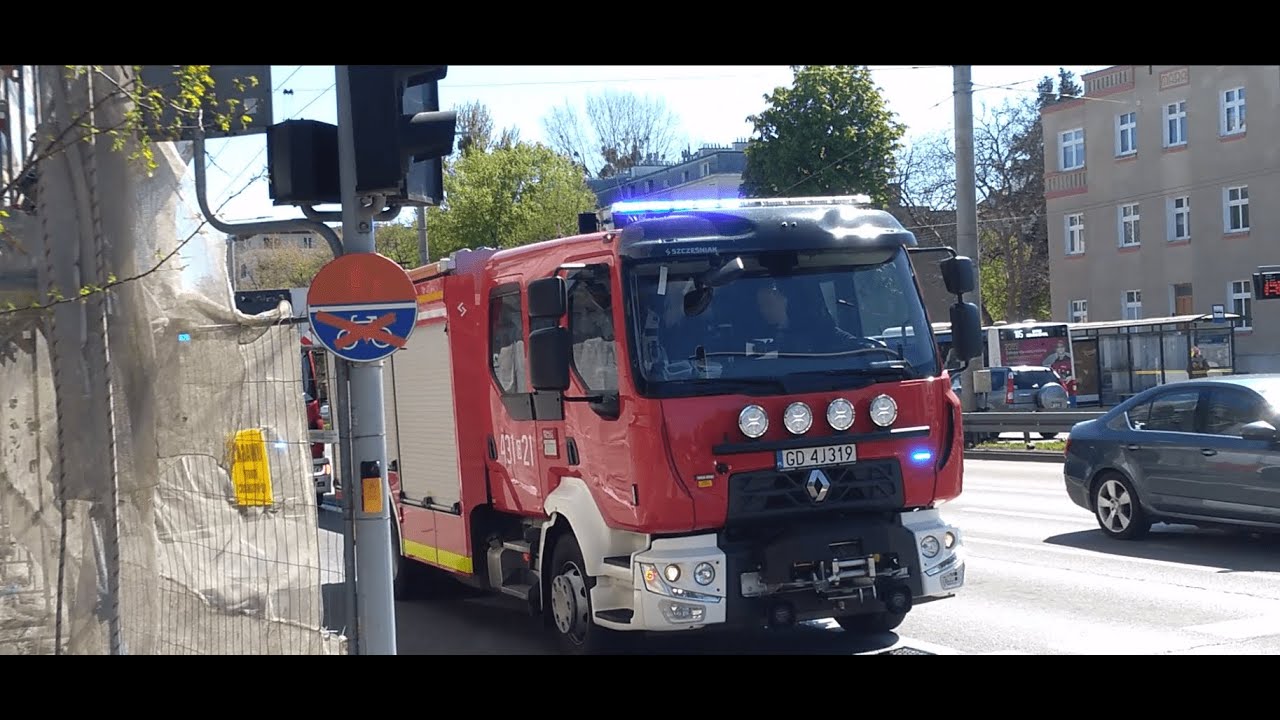 Pożar elewacji budynku w Gdyni / Fire Brigade responding code 3