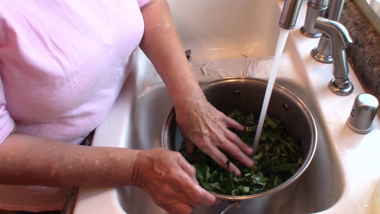Southern Collard Greens in the Crock Pot