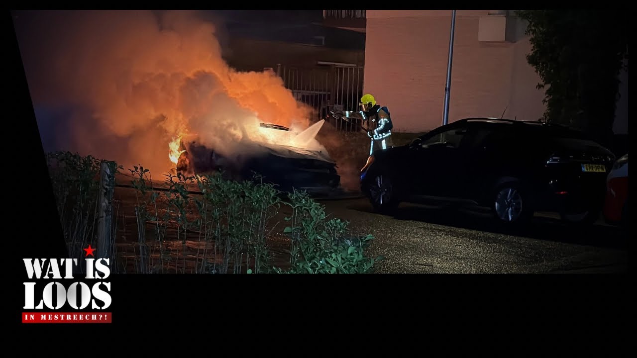 AUTOBRAND IN CELLOSTRAAT MAASTRICHT: AUTO VOLLEDIG UITGEBRAND