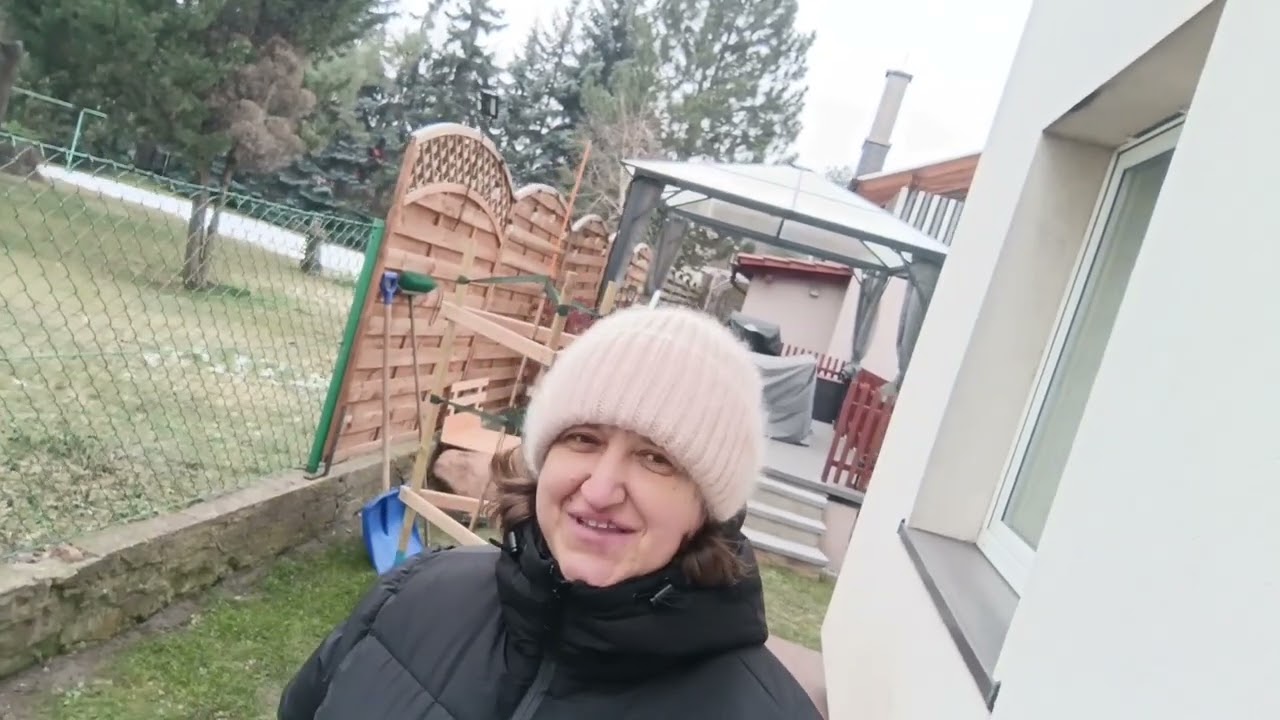 ПРИГОТУВАЛА САЛАТ.