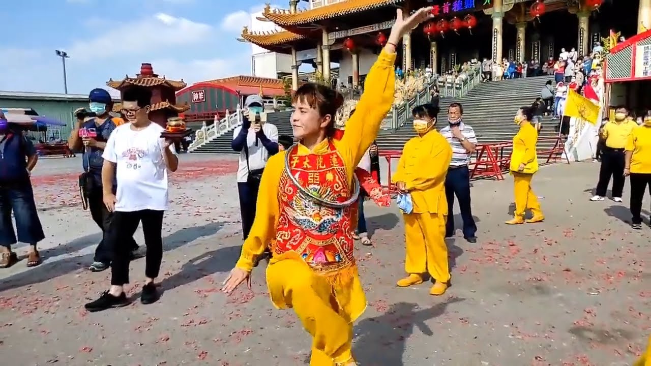 全紀錄｜可愛蓮花太子起乩降駕/單腳旋轉耍乾坤圈參禮氣勢非凡｜ 正妹太子起乩參禮動作溫柔｜ 金龍太子起駕參禮/坳好康的給粉絲 /幫信徒淨化幫聖物加持~麻豆太子宮進香團(鹿港慈德宮)
