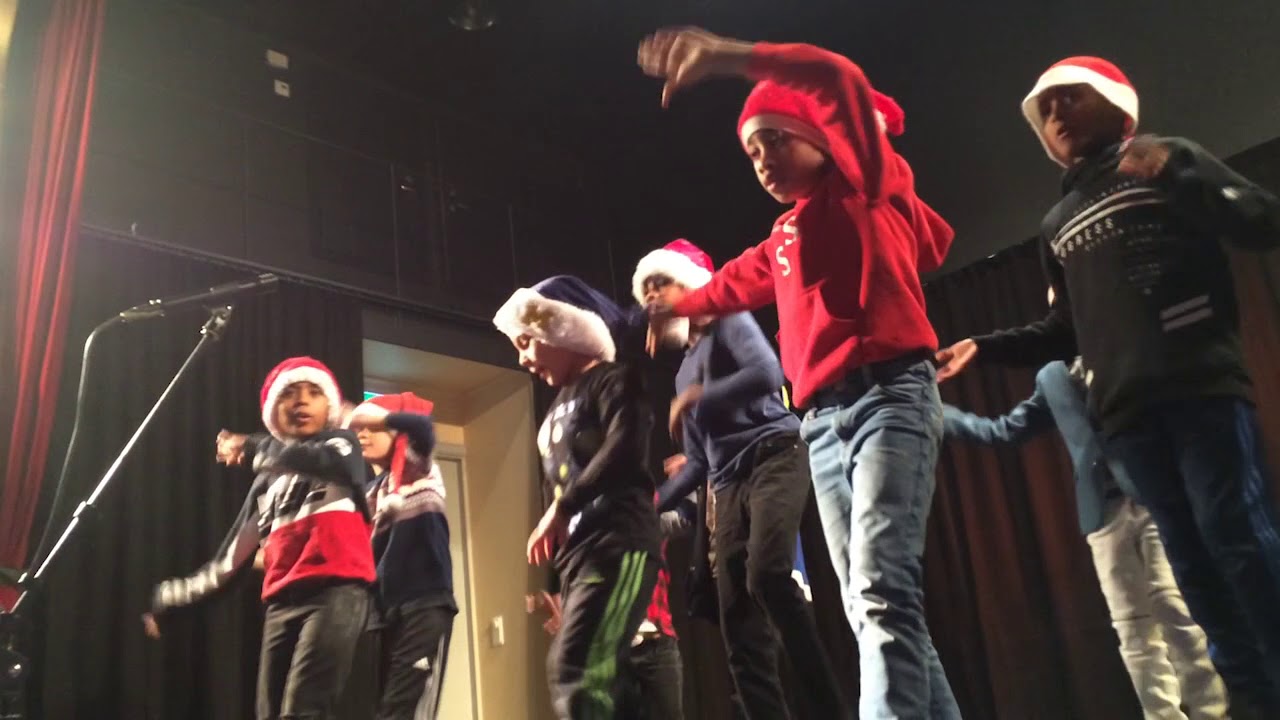 Poppig juldans, med coola killar