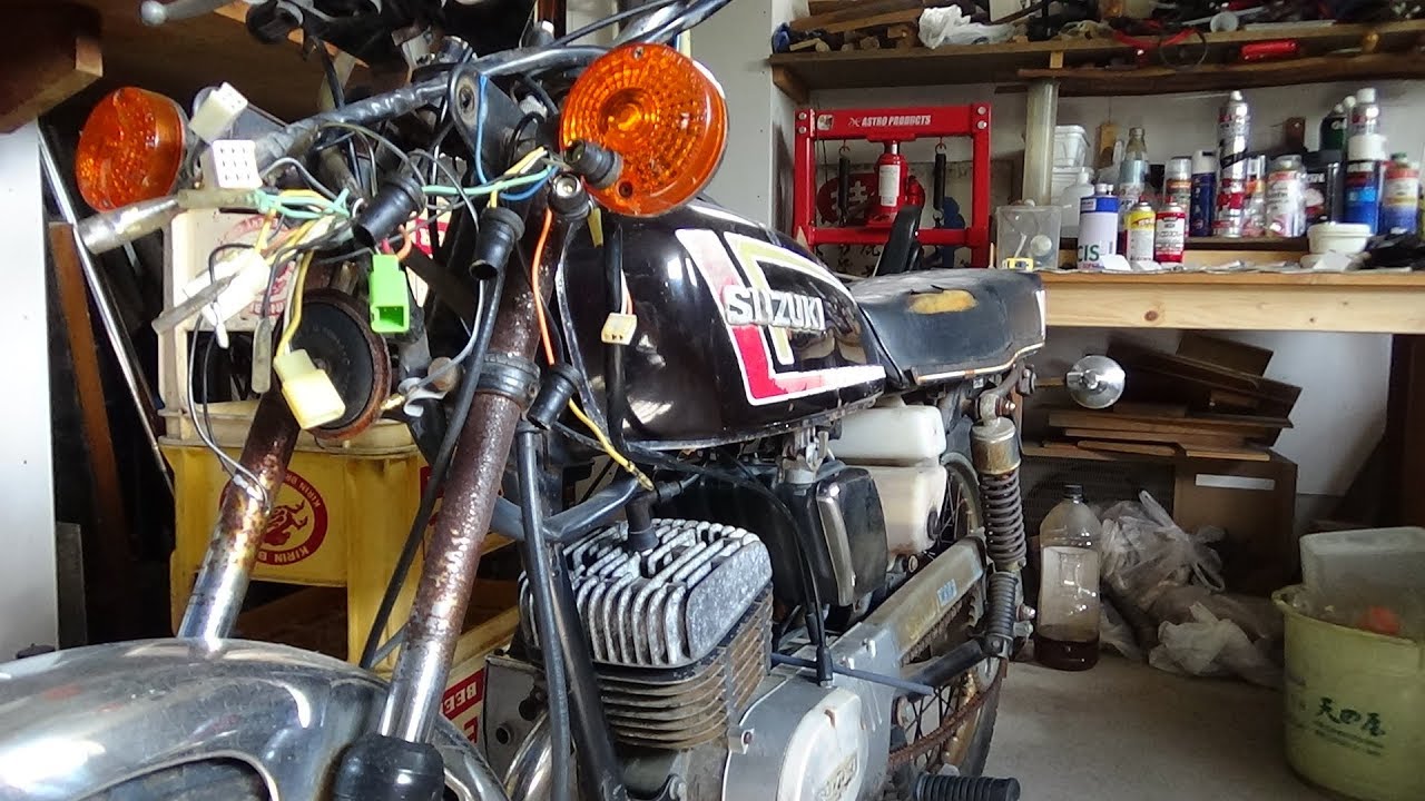 オートバイレストアsuzuki gp125第18回インナーチューブ錆さびです、バーディー90が気になります。