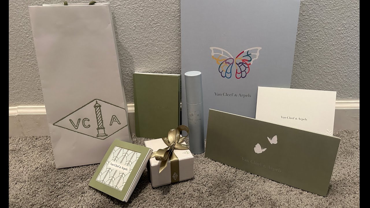 Van Cleef & Arpels - Unboxing