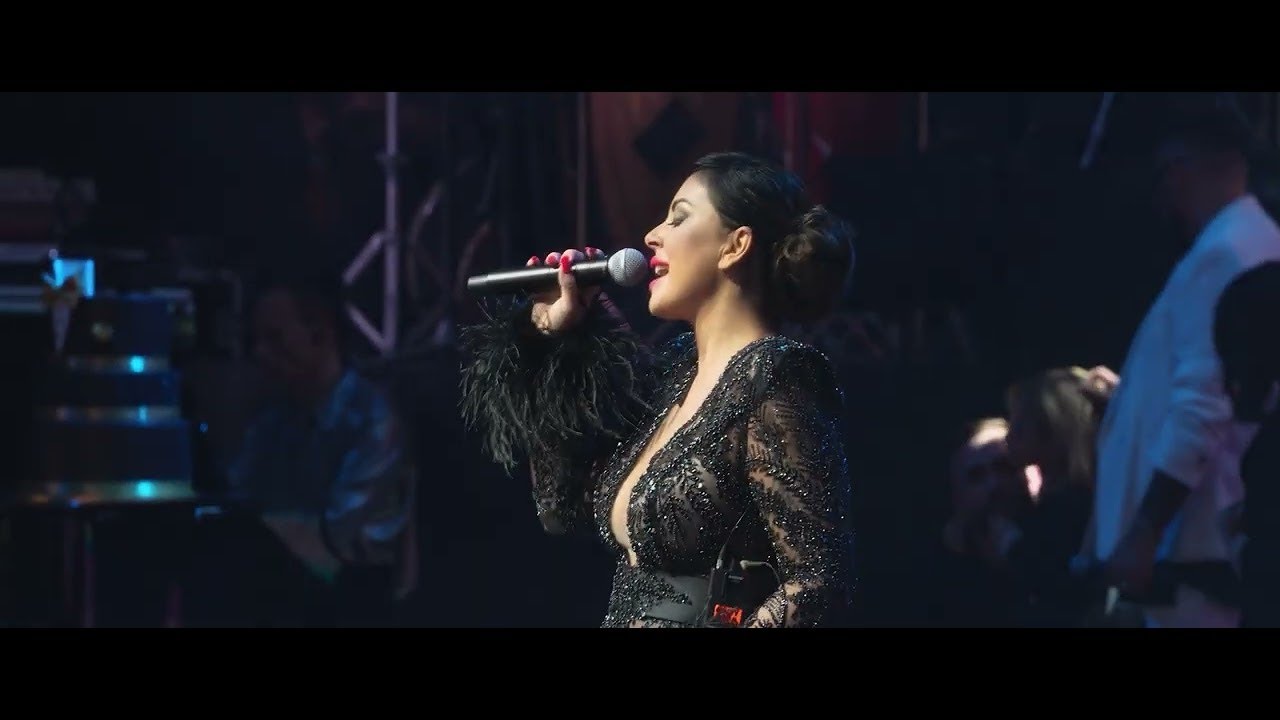 Giusy Attanasio - E vattenne (Video Live Palapartenope)