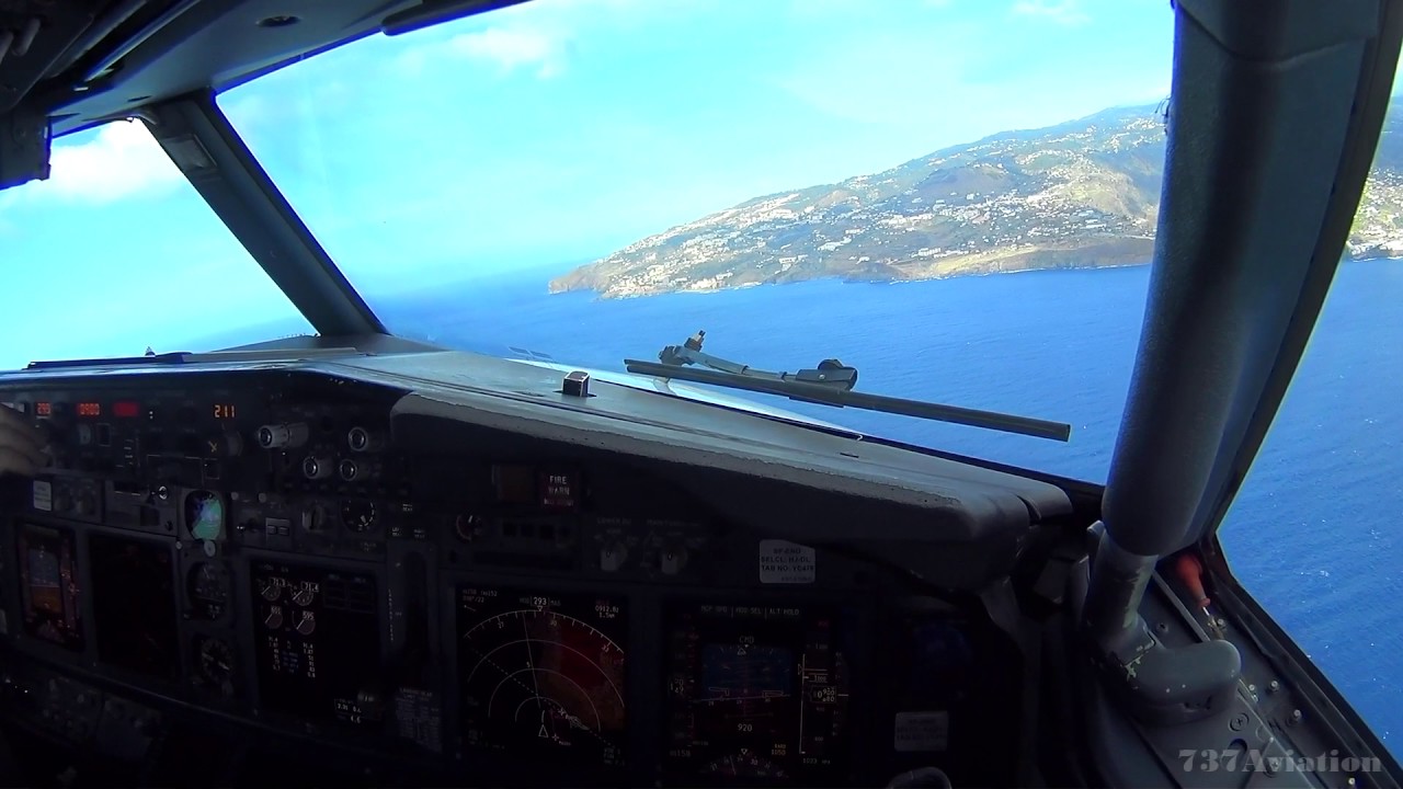 Stunning approach to Madeira / Funchal, 737Aviation