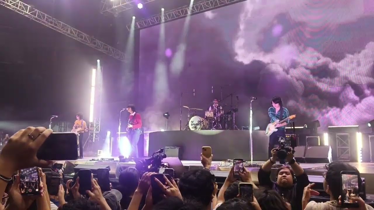 Mundo - IV OF SPADES (live at MOA Arena - Day 2)