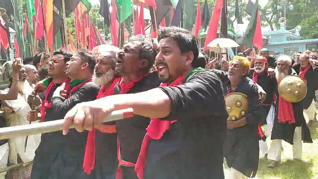 মানিকগঞ্জ গড় পাড়া ইমাম বাড়িতে আশুরা সবচেয়ে বড় কাসিদের দল