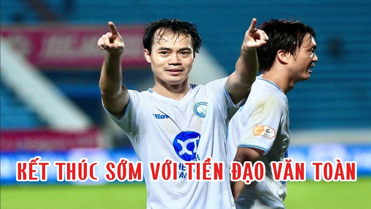 Kết thúc sớm với tiền đạo Văn Toàn