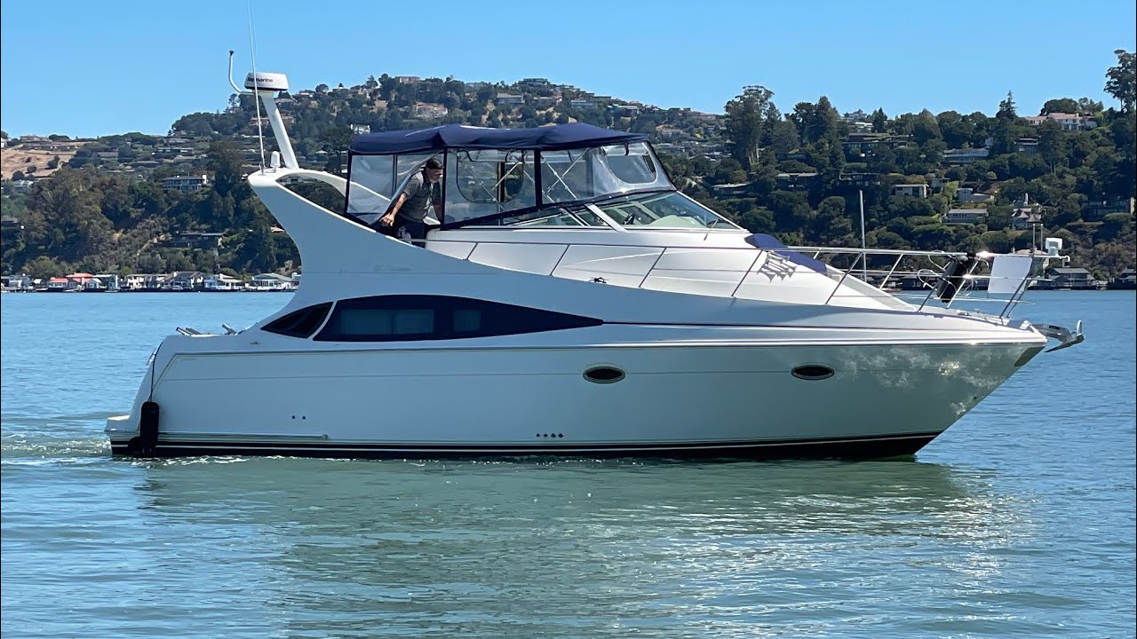 SOLD! - 2005 Carver 36 Mariner For Sale