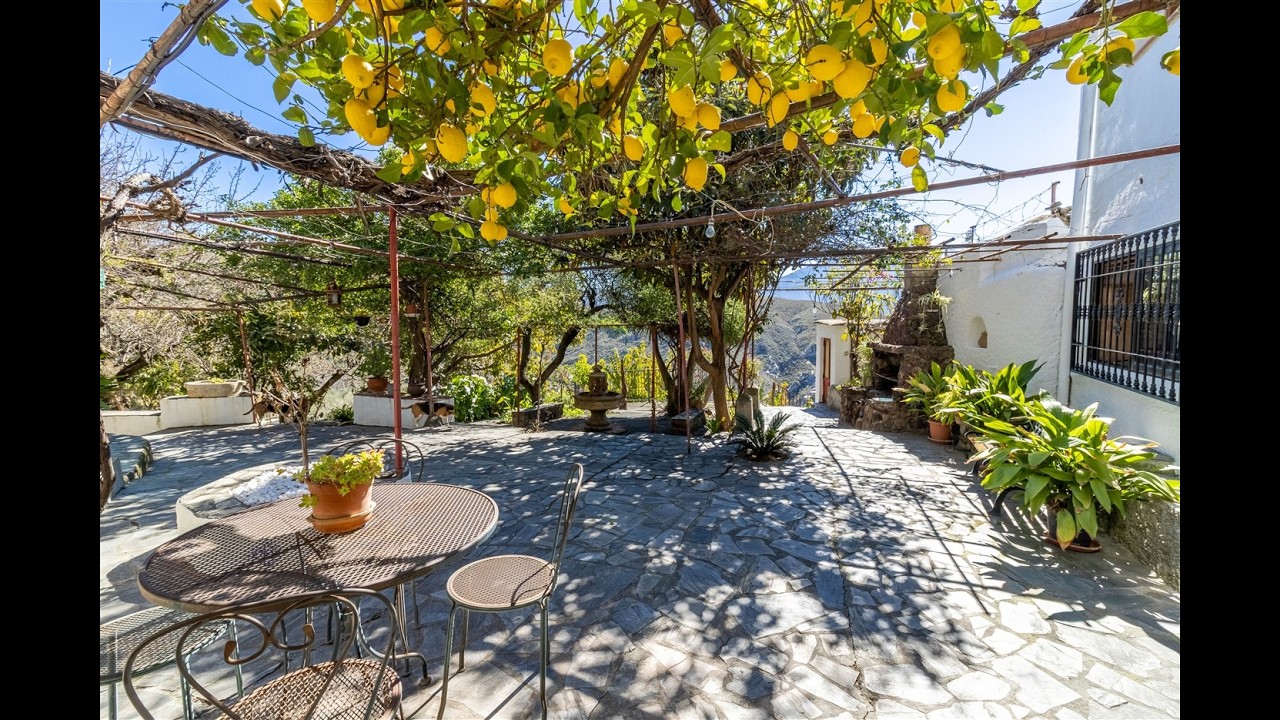 Garden, Stunning Views, Private Pool, Expansion Potential and Additional Casita in Caratáunas.