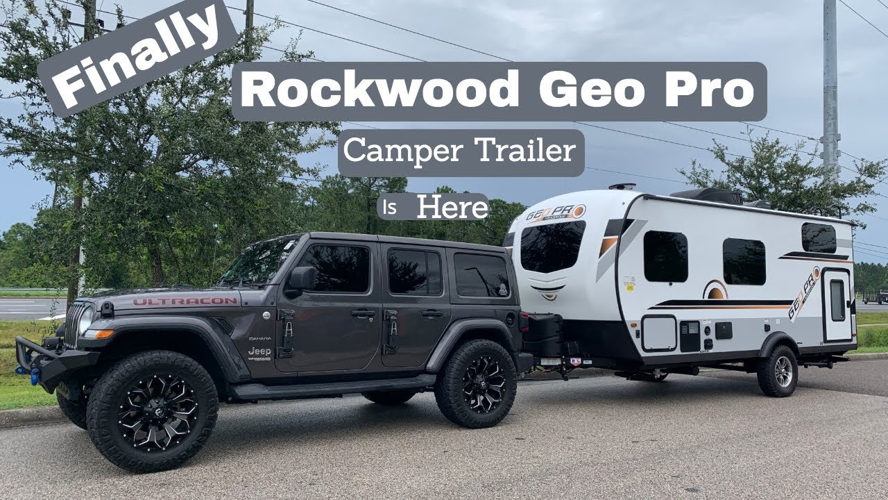Wrangler буксирует прицеп Rockwood Geo Pro Camper