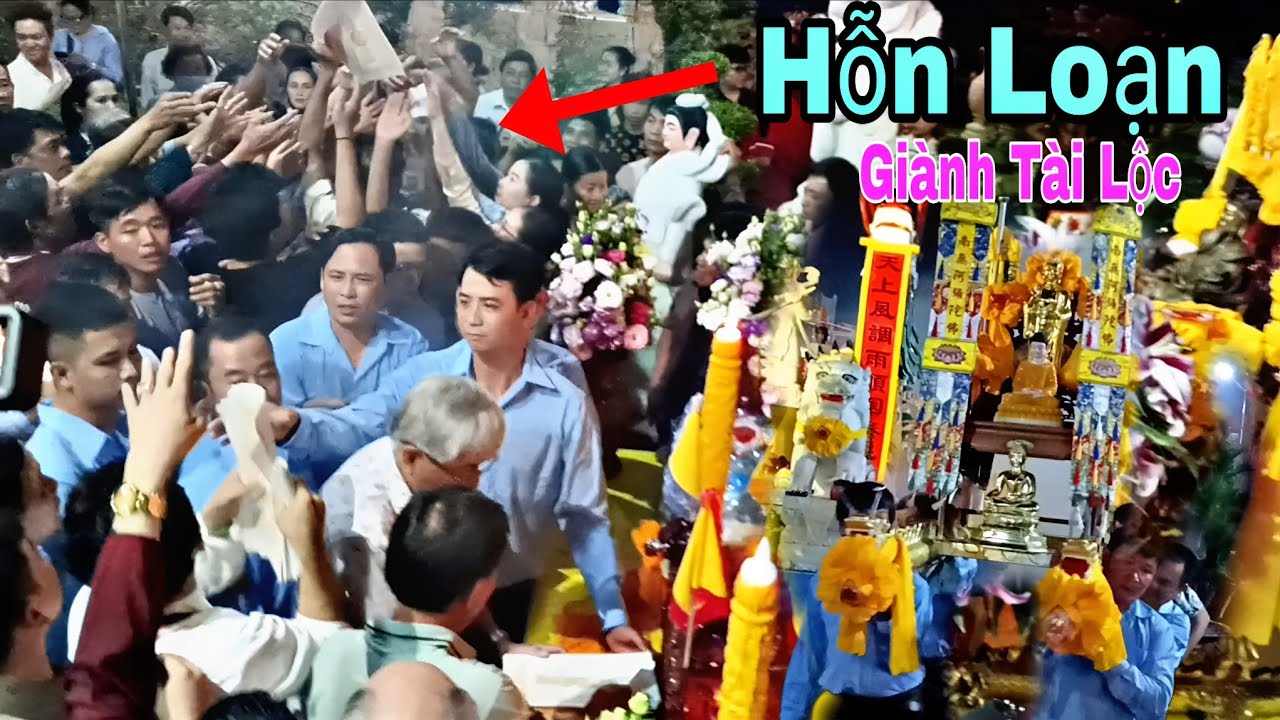 Hỗn Loạn cảnh giành giựt tài lộc ngày Rước Đức ngọc hoàng.Ấn chứng quá linh hiển!