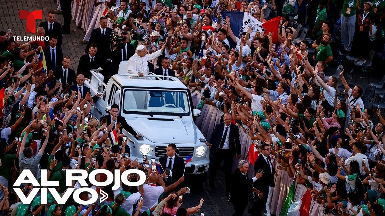 El papa León XIV participa de la misa de bienvenida del Jubileo de la Juventud en la Plaza San Pedro
