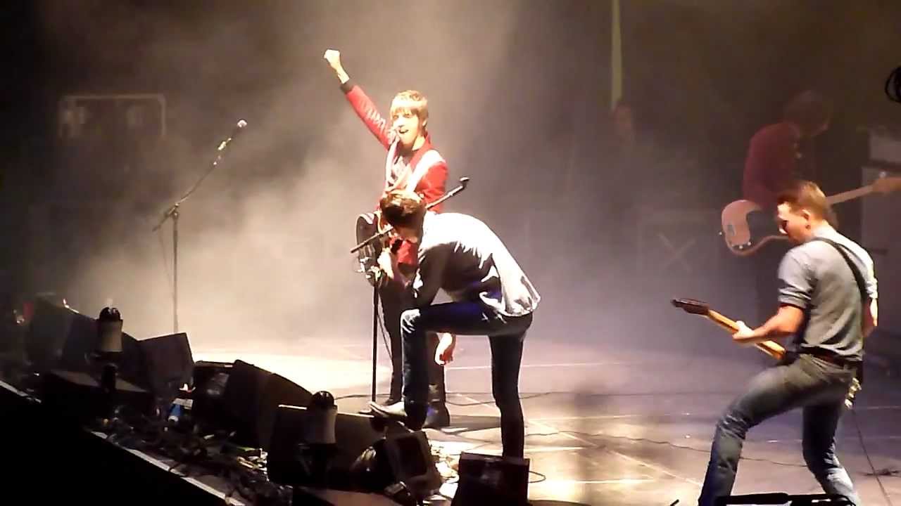 Arctic Monkeys feat Miles Kane - 505 (live@London O2 - 29 october 2011)