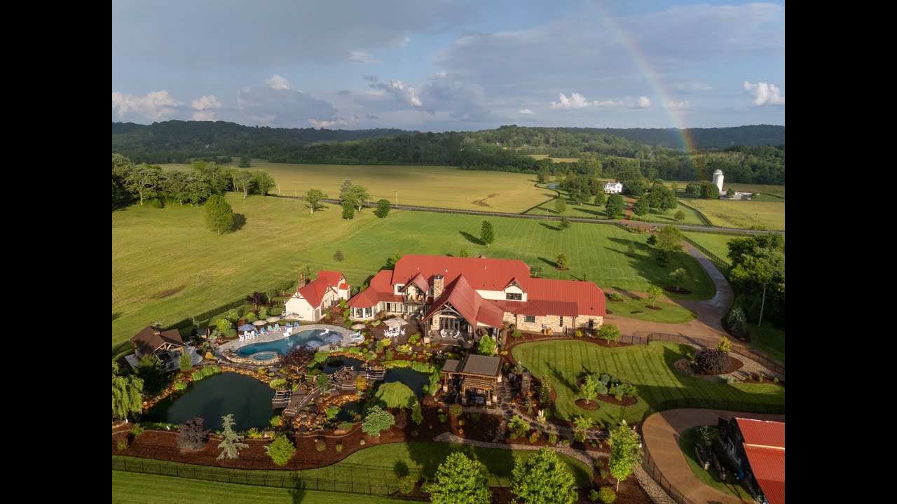 Rebecca Norris DiNapoli gives a tour of 5319 Leipers Creek Rd. in Franklin Tennessee!