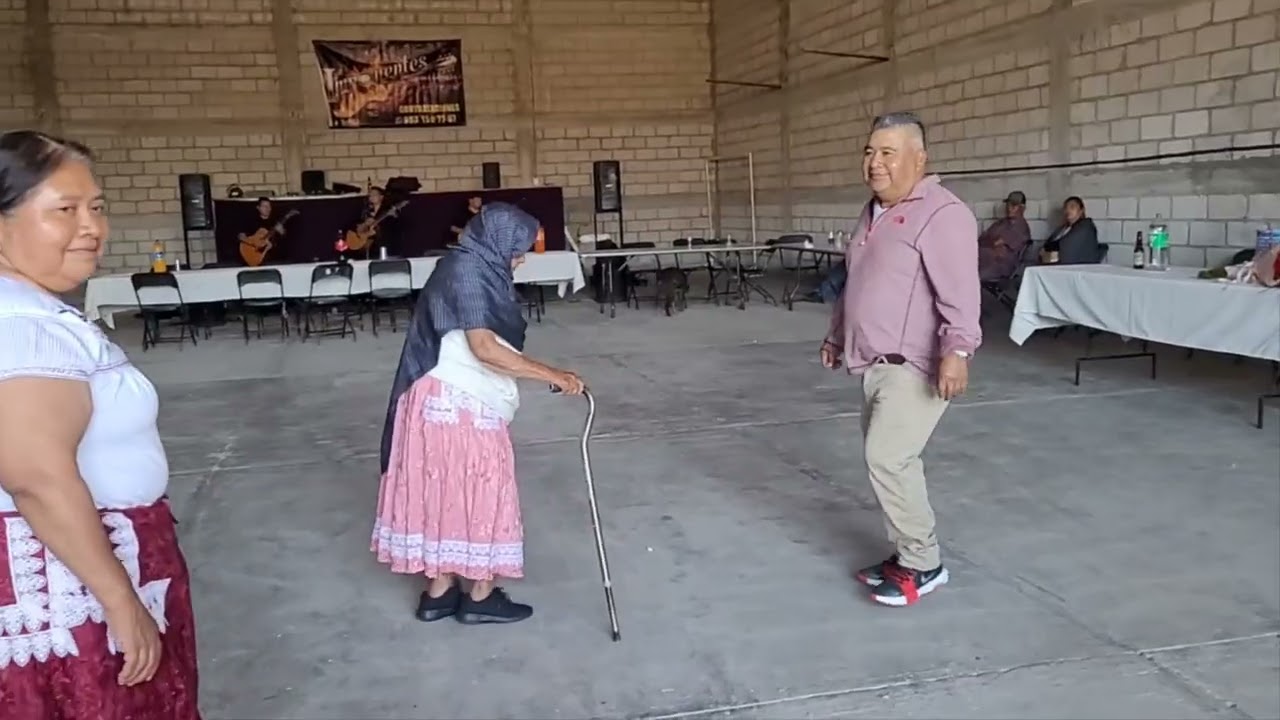 Cumpleaños de doña SABINA SANTIAGO en el salon BUENAVISTA.