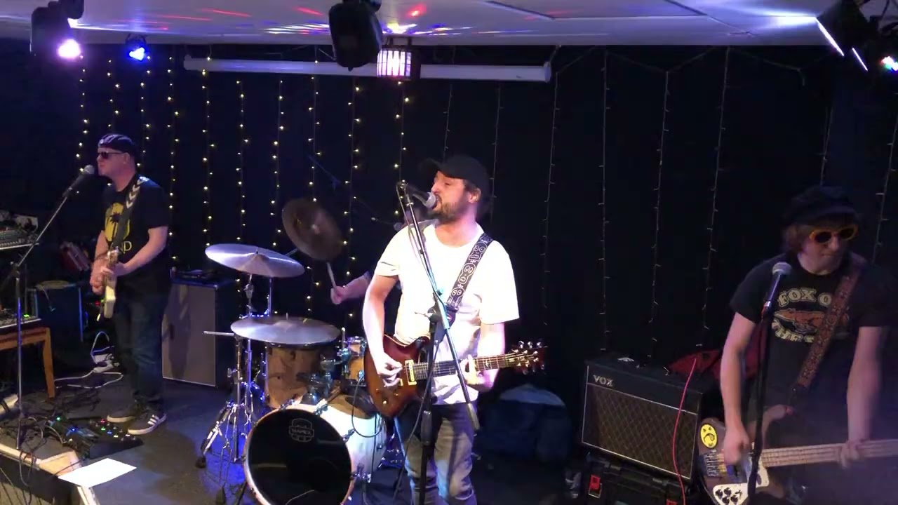 Jonny and The Radars at The Ashton Jubilee Club 6/2/26 ( Message In A Bottle )