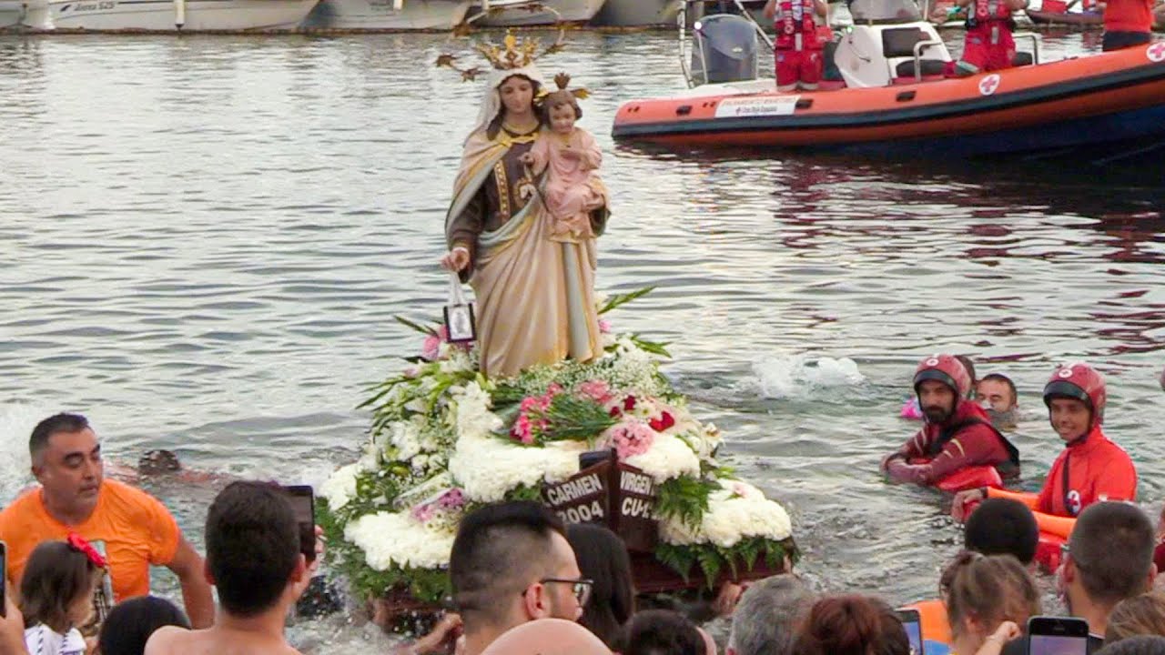 La Virgen del Carmen bendice las aguas de Ceuta al grito de “guapa y guapa”