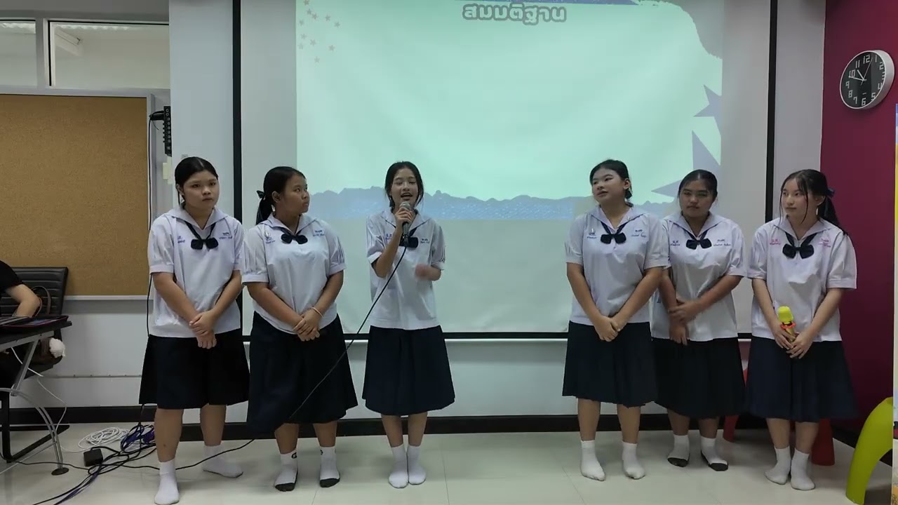 การนำเสนอโครงงาน IS ของห้อง ม.2.12