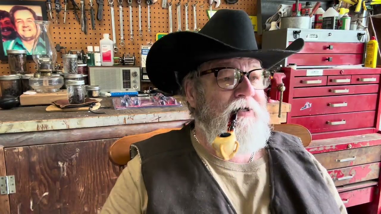 #1674 Condor Green In My Meerschaum Eagle Claw. Thanks to Stan and Sue! Midway Piper Channel.