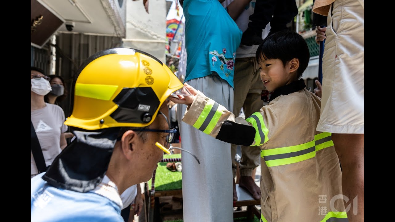 長洲飄色巡遊．直播｜長洲飄色巡遊繼續前進　小島大街小巷佛誕逼爆｜01新聞｜太平清醮 ｜飄色