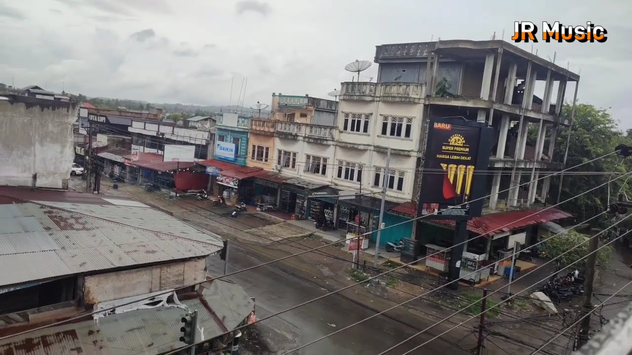 Kota yang Terdiam Setelah Hujan