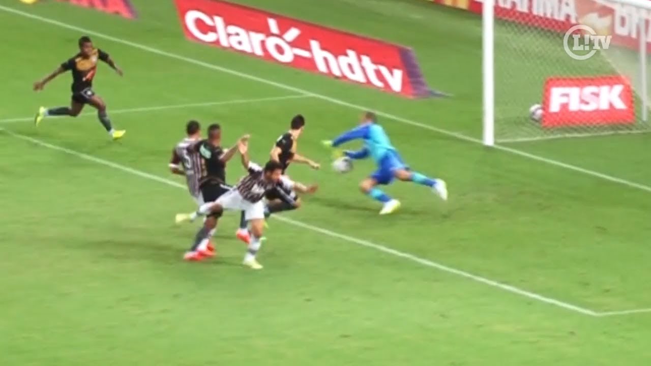 Relembre belas defesas de Cavalieri pelo Fluminense