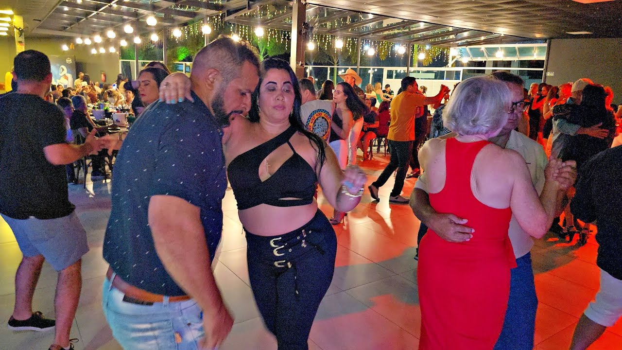 BAILE LOTADO E A GALERA RODANDO O SALÃO | AS MELHORES DO BAILÃO 