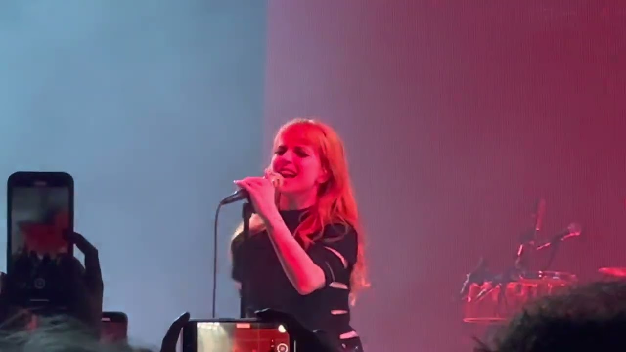 Paramore’s Hayley Williams performing “Simmer” Live St. Augustine Amphitheatre 11-16-2022