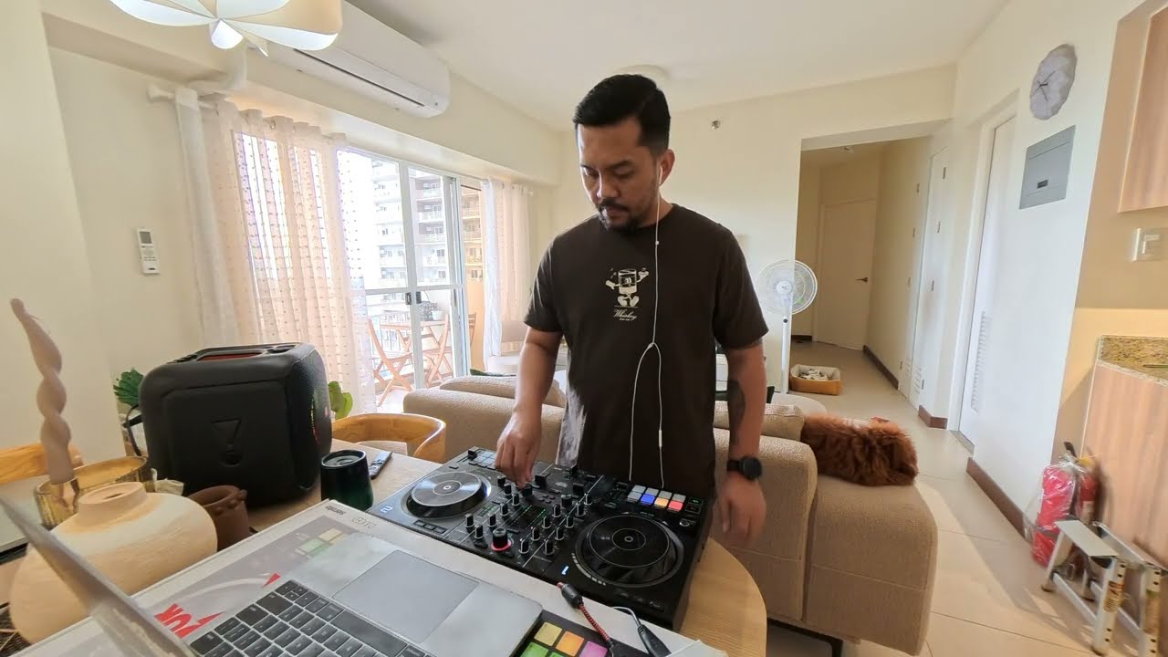 Leo's Radio 008 - BEST 2000s R&B SONGS PLAYLIST (Kanye West, Usher, The Black Eyed Peas & more)