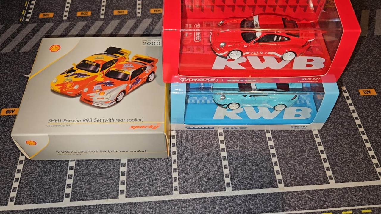 Krasnalowi Porsche dwoją się w oczach. I to podwójnie.