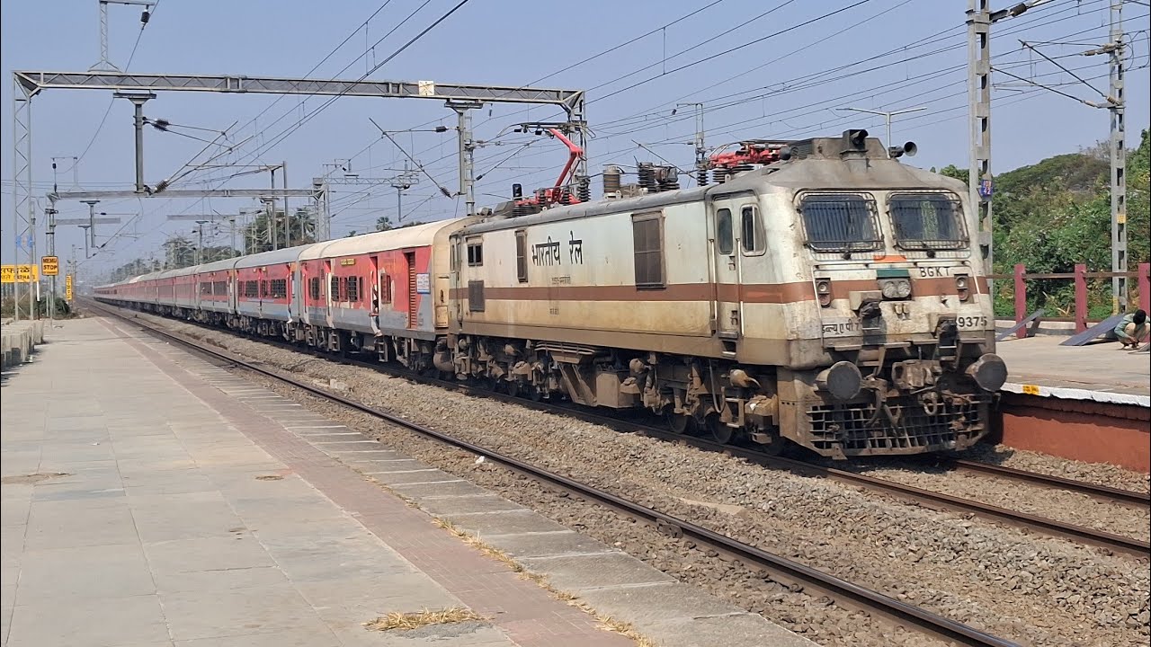 CR & WR 130/110 Kmph Railfanning Action 🚄 | Rajdhani, Vande Bharat, Tejas | Indian Railways 4K
