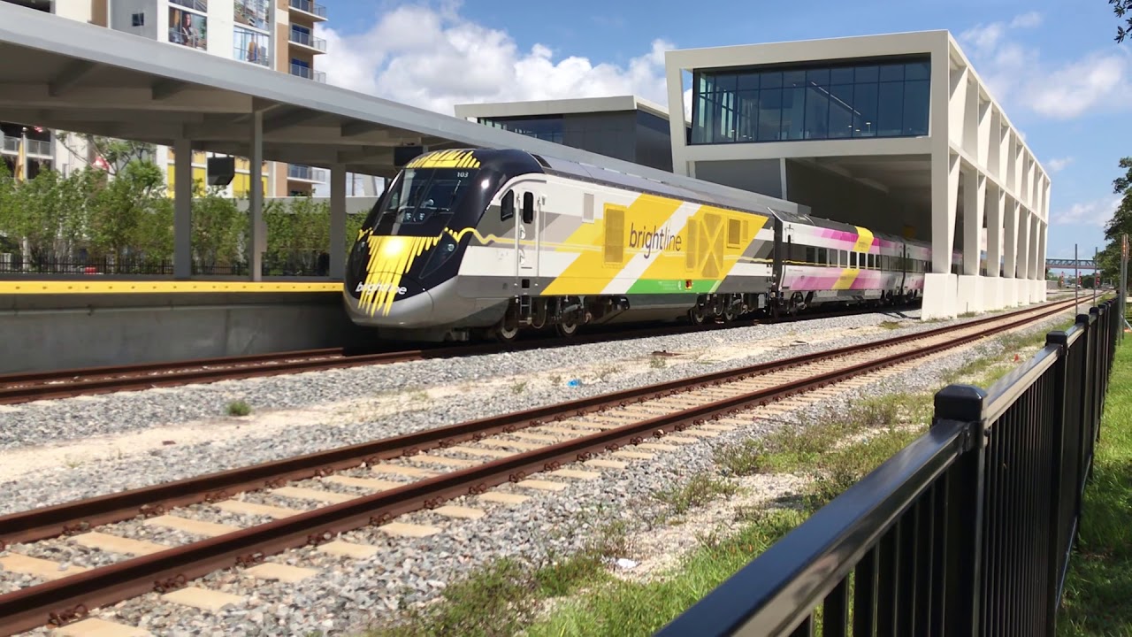 Brightline “Pink” departs West Palm *lots of horn*