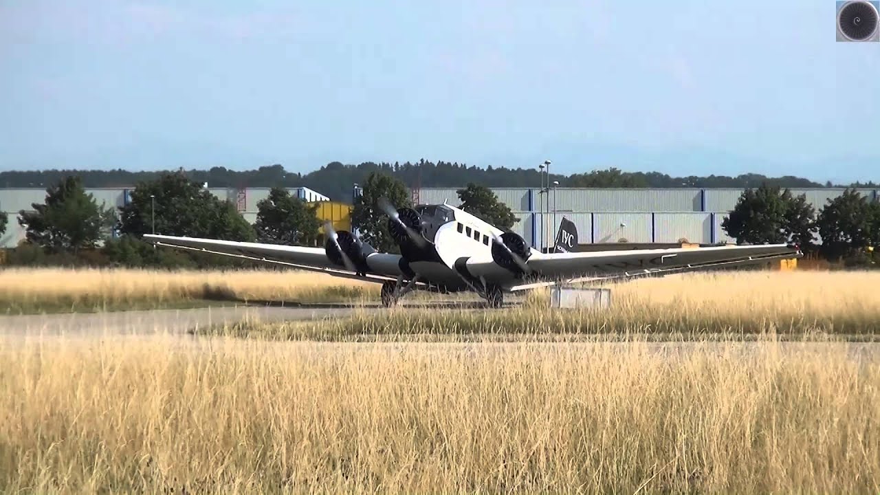 Junkers JU-52 Amazing Landing and Take Off in Wels / FULL HD