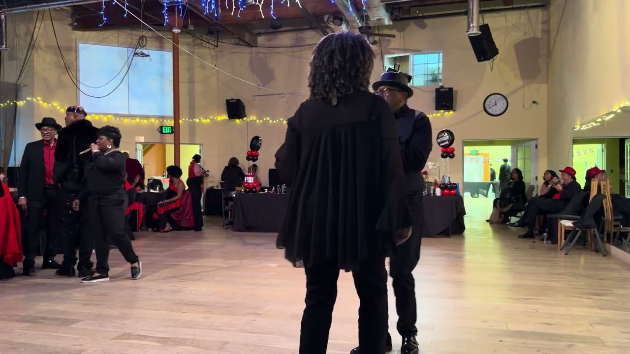 👸🏾🎂😘🕺🏾💃🏾Празднование дня рождения в красно-черных тонах в зале Allegro Ballroom, Фред и Ховард👸🏾😘...