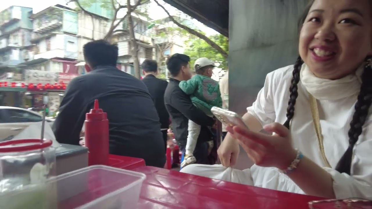（第十四天|河内栋多郡1/2）早上米粉很新鲜的味道 两杯喝的也非常好喝 退房还车老城区真无聊 河内的商场吃午饭 好像叫鱼饼（20260314）