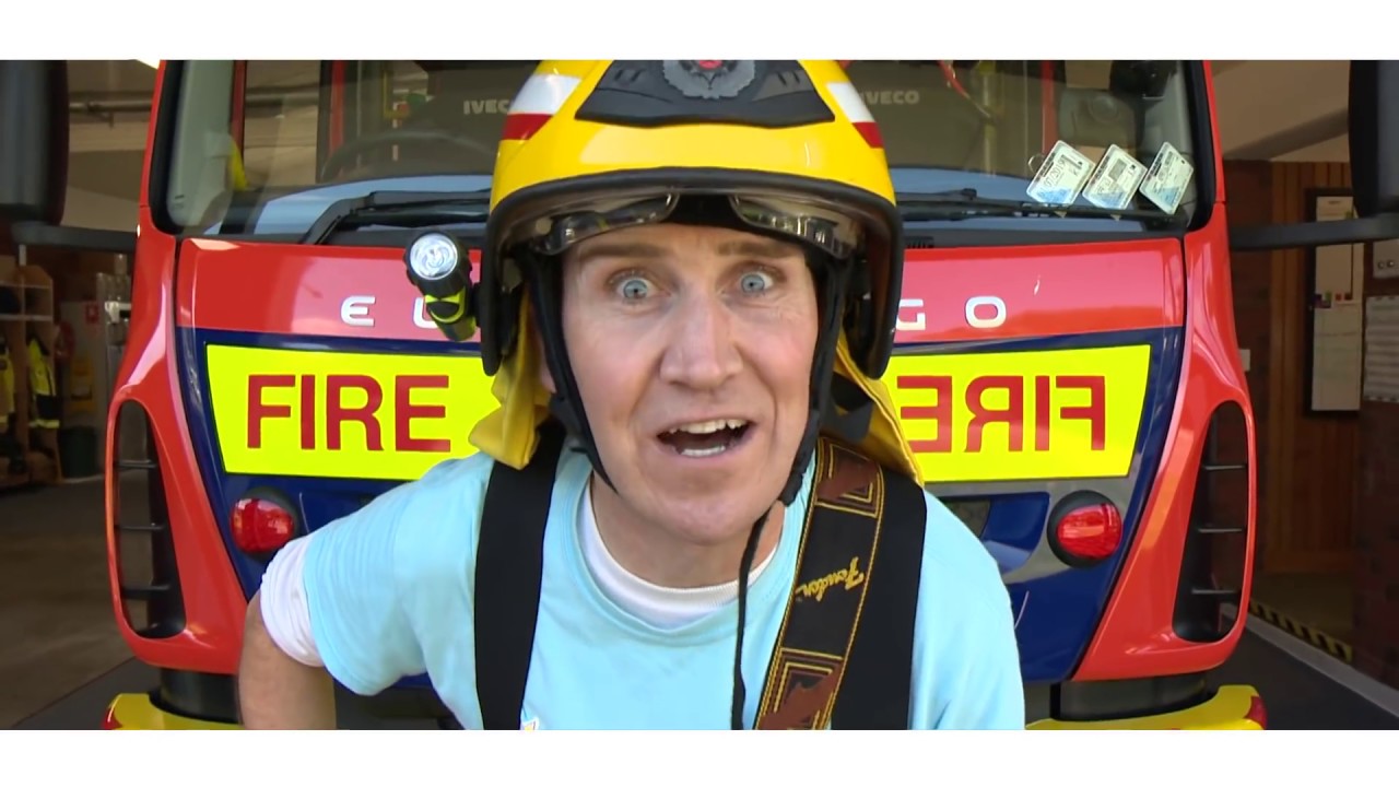 Nee Naw The Little Fire Engine Official | Mr Deano Yipadee | Kids Music | Fire Truck | Paul Beavis