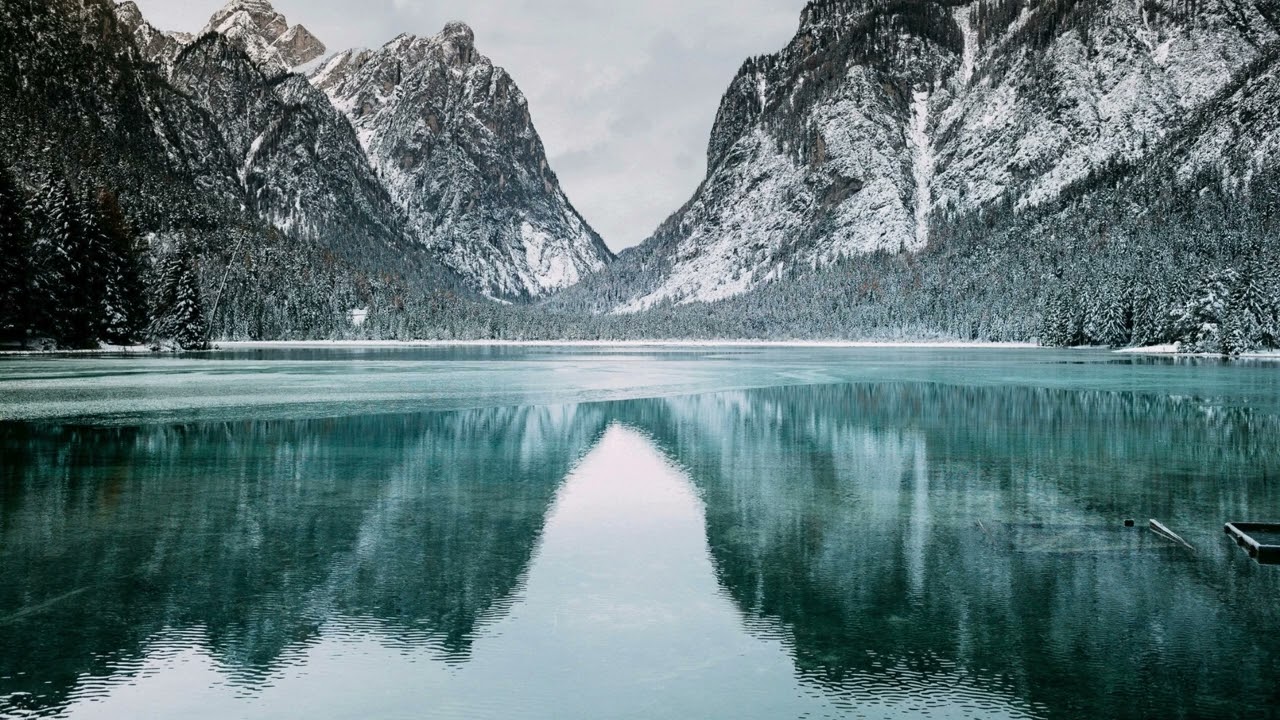 TV Screensaver Mountains