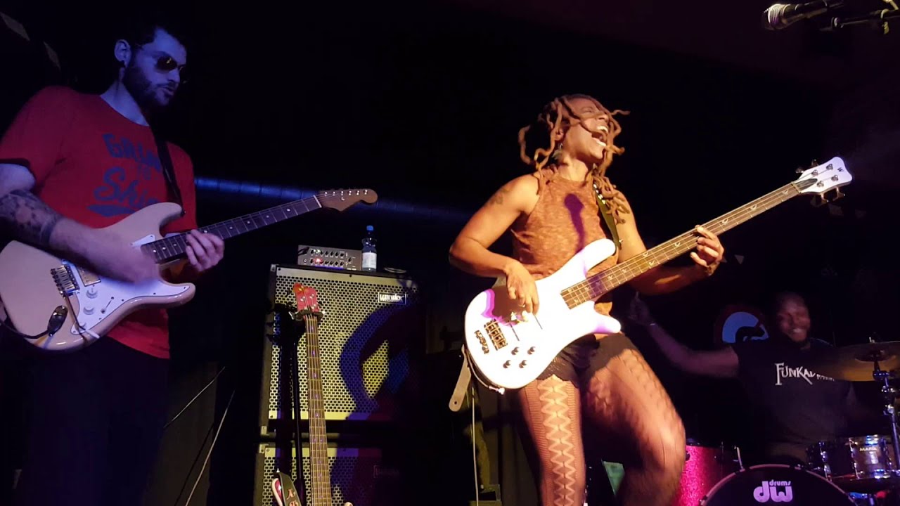Female Bass Player Divinity Roxx 'Teen Town' into 'Rapper's Delight'