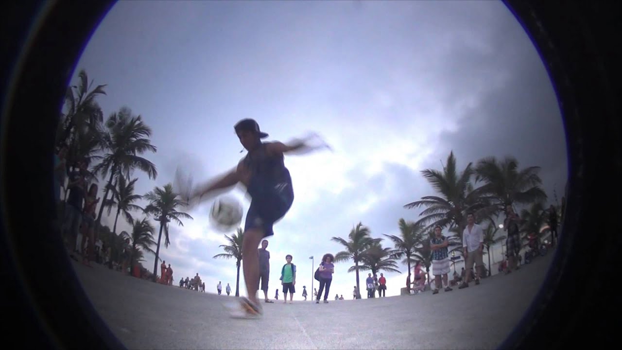 I live in Rio de Janeiro now ! Ricardinho Football Freestyle