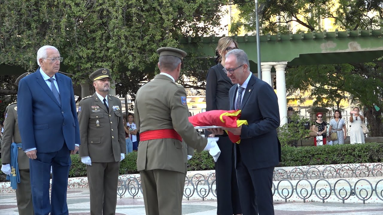 La Comandancia General entrega la Ense&ntilde;a Nacional al ICOMME por el D&iacute;a de la Fiesta Nacional