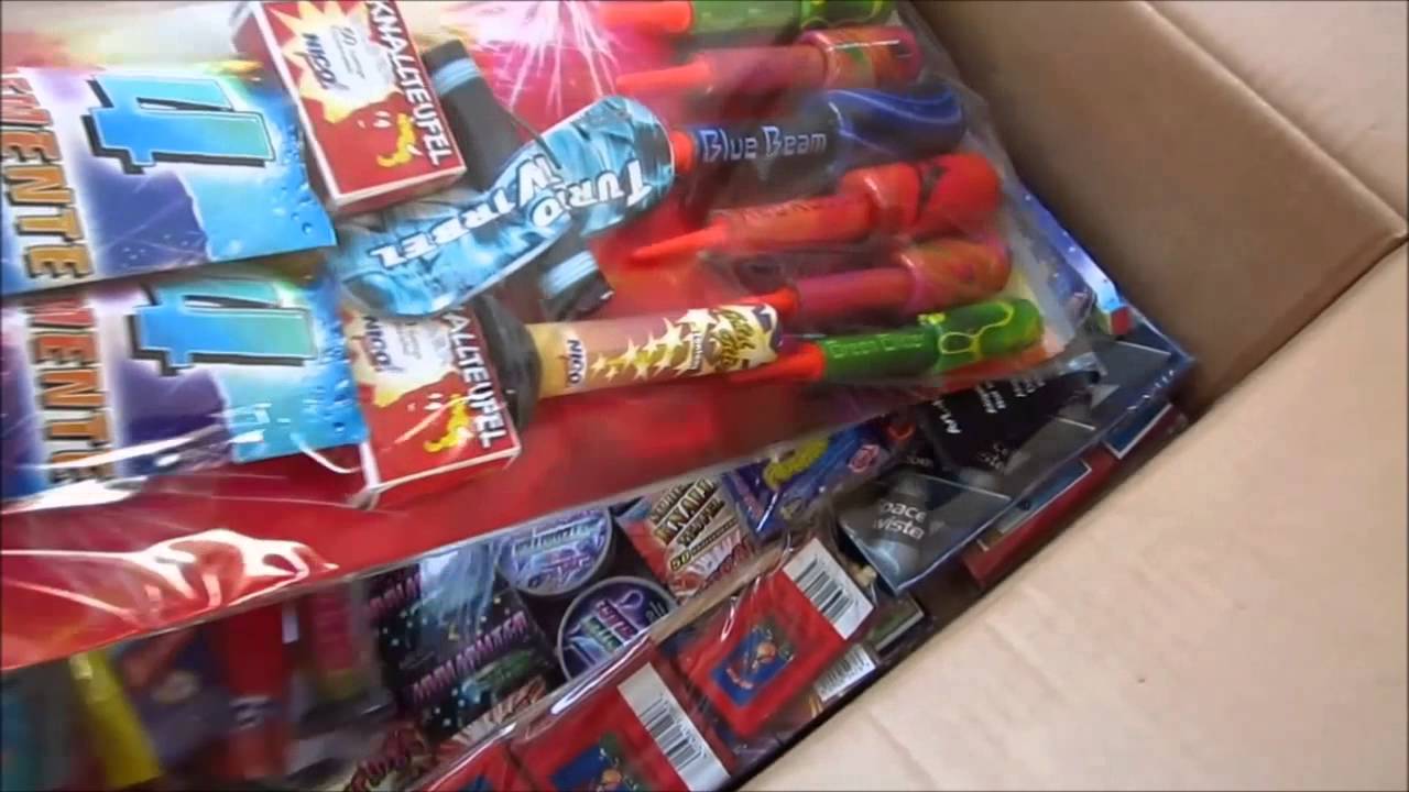 PyroFX packt aus - Unboxing der Feuerwerksvitrinen-Bestellung Paket 1 (720p HQ)