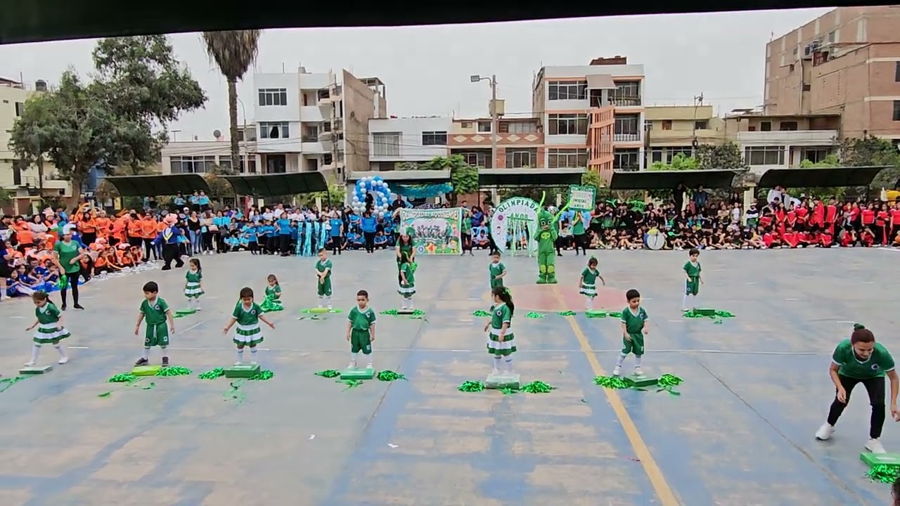 STAJ - 4 añitos Drill Gimnástico (No tengo derechos de autor de la música que se reproduce)