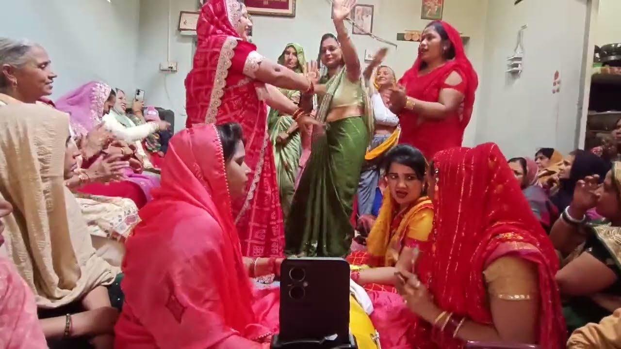 लगुरिया के लहगा पर हुई दुनिया दीवानी 🥰 मस्त रोमांटिक डांस 💃 #youtub #dance #bholenthbhajn 