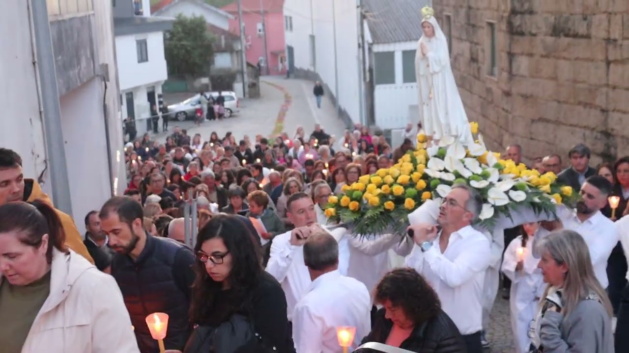 Imponente procissão de velas em São Tomé de Negrelos