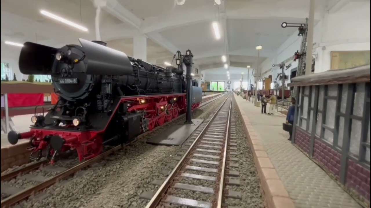 Einfahren der neuen BR 44 &Ouml;l von Spur 01 Modellbahnen mit wenig Last .